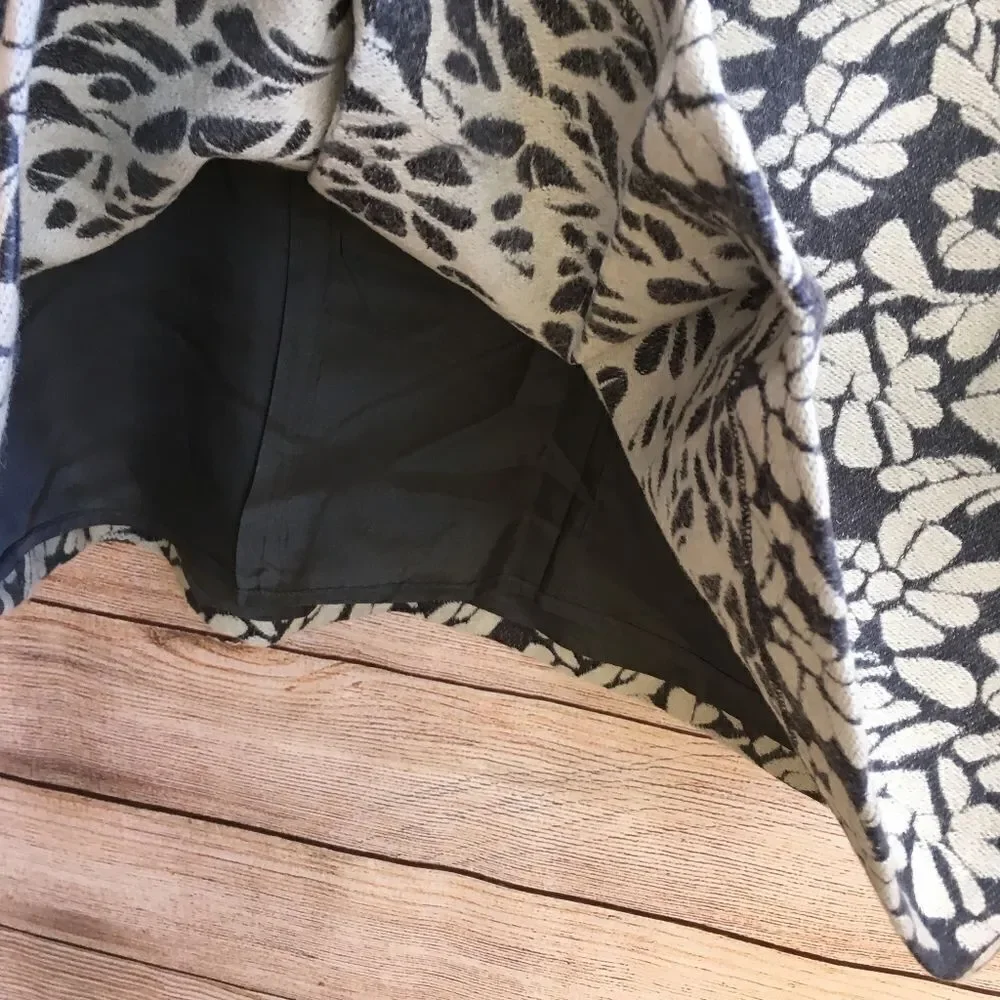 BODEN WOOL BLEND SKIRT IN GRAY FLORAL PRINT‎